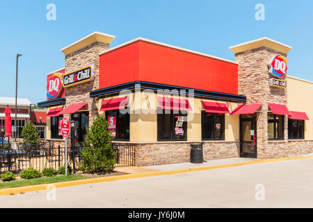 Die Außenseite des DQ, Dairy Queen fast food Restaurant in Norman, Oklahoma, USA. Stockfoto