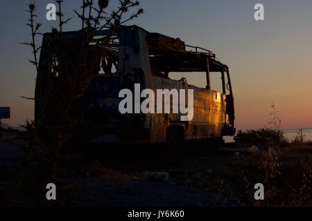 Graffiti Camper Sonnenuntergang Ansicht Nordzypern Stockfoto