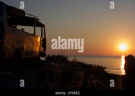 Graffiti Camper Sonnenuntergang Ansicht Nordzypern Stockfoto