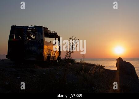 Graffiti Camper Sonnenuntergang Ansicht Nordzypern Stockfoto