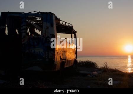 Graffiti Camper Sonnenuntergang Ansicht Nordzypern Stockfoto