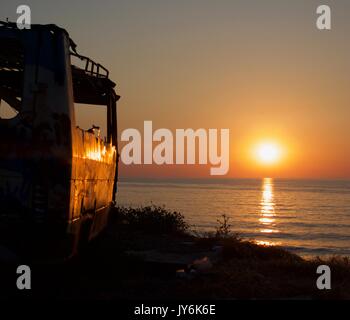 Graffiti Camper Sonnenuntergang Ansicht Nordzypern Stockfoto