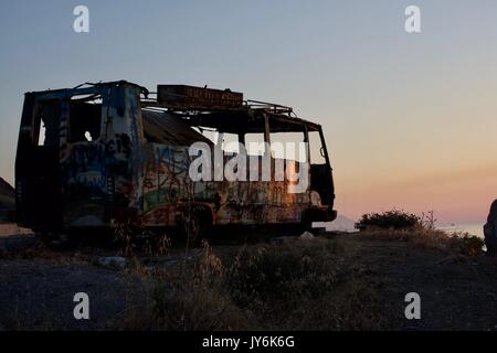 Graffiti Camper Sonnenuntergang Ansicht Nordzypern Stockfoto