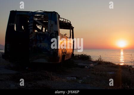 Graffiti Camper Sonnenuntergang Ansicht Nordzypern Stockfoto