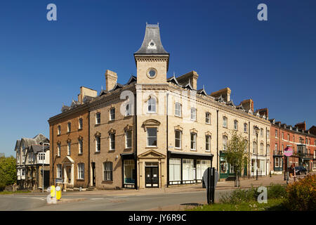 Viktorianisches Gebäude an der Kreuzung hohe St und Ithon Straße Llandrindod Wells Powys Wales UK Stockfoto