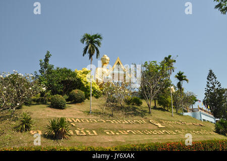 Wat Tang Sai Tempel liegt am nördlichen Ende der Ban Krud (Ban Krut) Strand auf Thongchai Berg, Thailand Stockfoto