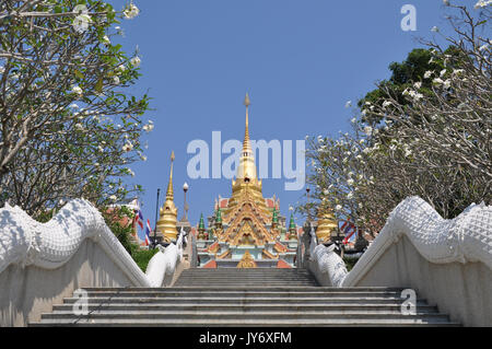 Wat Tang Sai Tempel liegt am nördlichen Ende der Ban Krud (Ban Krut) Strand auf Thongchai Berg in der Nähe von Ban Krut befindet Stockfoto