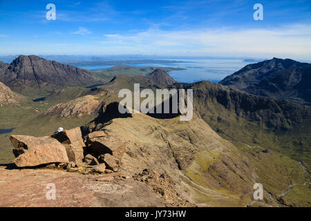 Die Ansicht beim Wandern bis Sgurr nan Gillean in die cullin Ridge in der Nähe von Sligachan auf die Isle of Skye Stockfoto