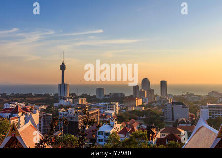 Anzeigen von Pattaya am Sonnenuntergang in Thailand Stockfoto