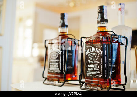 Hai, der Ukraine - 10. August 2017: Jack Daniel's von Alkohol in Flaschen auf dem Bankett. Stockfoto