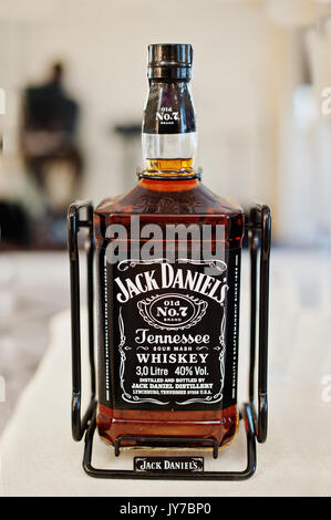 Hai, der Ukraine - 10. August 2017: Jack Daniel's von Alkohol in Flaschen auf dem Bankett. Stockfoto