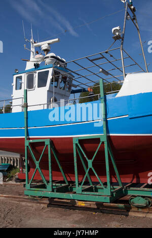 Ein Boot in Kużnica, Halbinsel Hel Polen. Stockfoto