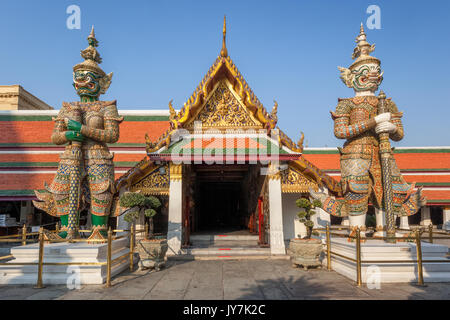 Daemon riesige Wächter des Wat Phra Kaew, Tempel des Smaragd-Buddha innerhalb der Grand Palace, Bangkok, Thailand Stockfoto