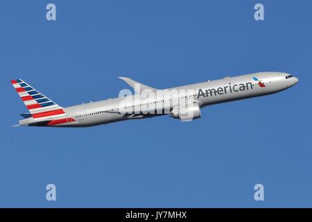 AMERICAN AIRLINES Boeing 777-300ER N730 ein Stockfoto