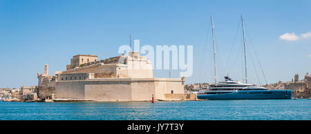 Fort St. Angelo vom Grand Harbour Stockfoto