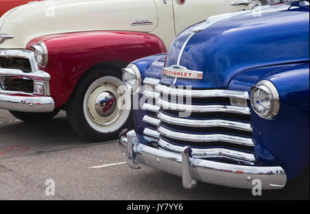 1950er Chevrolet Pick up Trucks an ein amerikanisches Auto zeigen. Essex. Großbritannien Stockfoto