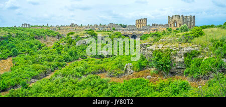 Panorama der Ruinen der Agora in Ancent Pamphylian Stadt Aspendos, Türkei. Stockfoto
