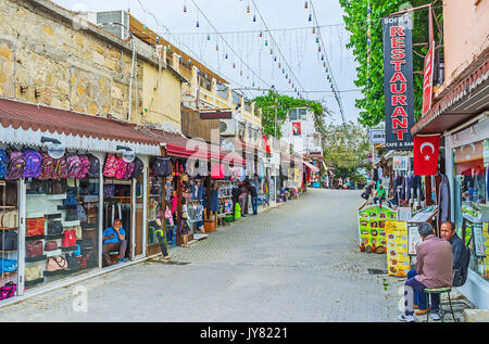 SIDE, Türkei - Mai 8, 2017: Der Markt ist wichtiger Teil der türkischen Städte und Gemeinden, auch kleine Resorts verfügt über große und interessante Baza Stockfoto