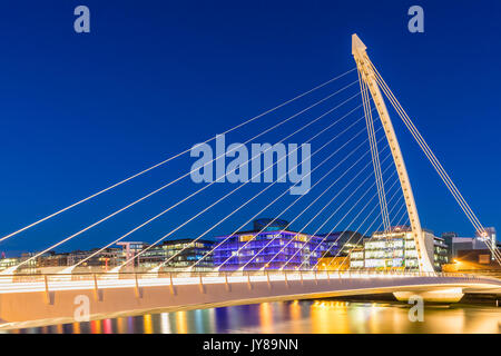 Die Samuel Beckett Brücke ist eine Brücke über den Fluss Liffey in den Docklands in Dublin, Irland Stockfoto