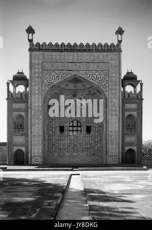 AJAXNETPHOTO. 2. Januar, 1922. AGRA, Indien. - Falsch, GATEWAY, AKBAR's Tomb, SIKANDRA, Agra. JAMAT KHANA, Platz für Gebete. Foto: T.J. SPOONER COLL/AJAX VINTAGE BILDARCHIV REF; 19220201 PL47 2 Stockfoto