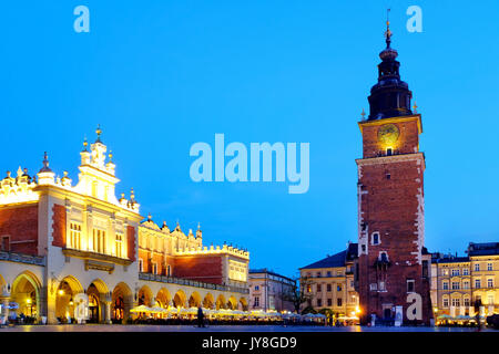 Tuchhalle und Town Hall Clock Tower, Krakau, Polen Stockfoto