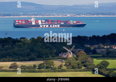 Abflug,Abflug,NYK Line, Container, Schiff, Ships, Solent, Windmühle, Bembridge, Isle of Wight, England, Großbritannien, Stockfoto