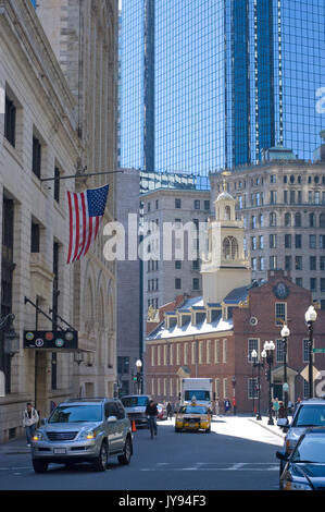 Das Old State House befindet sich in einem historischen Gebäude in Boston, Massachusetts, an der Kreuzung von Washington und Straßen. Stockfoto