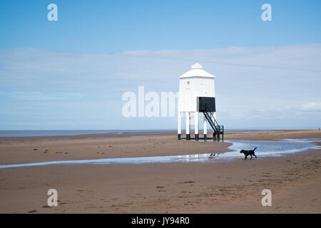 Leuchtturm auf Stelzen über dem Strand von Burnham-on-Sea Stockfoto