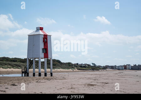 Niedrige Leuchtturm am Strand von Burnham-on-Sea, Somerset Stockfoto