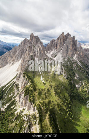 Luftaufnahme der Cadini von Misurina im Sommer. Cortina d'Ampezzo. Dolomiten. Veneto. Italien. Europa Stockfoto