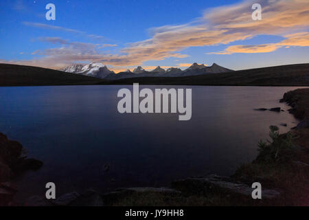 Sonnenuntergang auf rosset See auf einer Höhe von 2709 Metern. Nationalpark Gran Paradiso Stockfoto