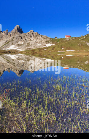 Blick vom Laghi dei Piani Zuflucht Locatelli und Mount Paterno. Sextner Dolomiten Trentino Alto Adige-Italien-Europa Stockfoto