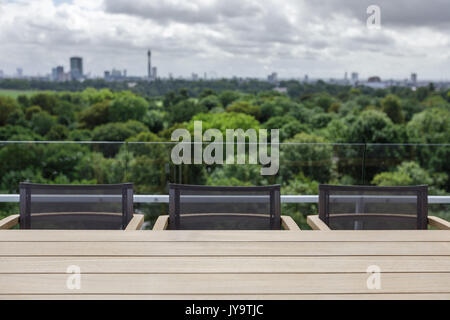 Stilvolle Dachterrasse mit Blick über das Regent's Park in London Stockfoto