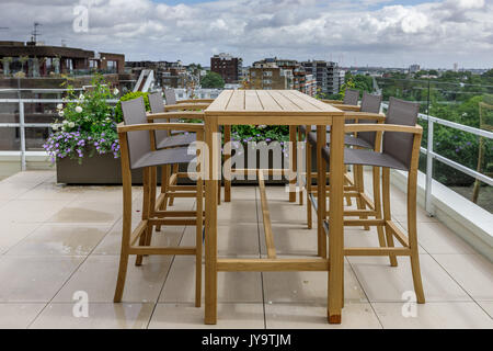 Stilvolle Dachterrasse mit Blick über das Regent's Park in London Stockfoto