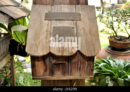 In Asien, der Briefkasten im späten 19. Jahrhundert Hong Kong angekommen und waren aus Holz. Stockfoto