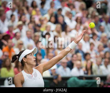 GARBIÑE MUGURUZA in Aktion in Wimbledon Stockfoto