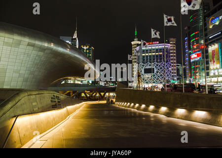 Dondaemun Design Plaza (DPP) ist ein design-orientierte Multi Purpose eröffnet in 201 in Seoul, Südkorea. Stockfoto