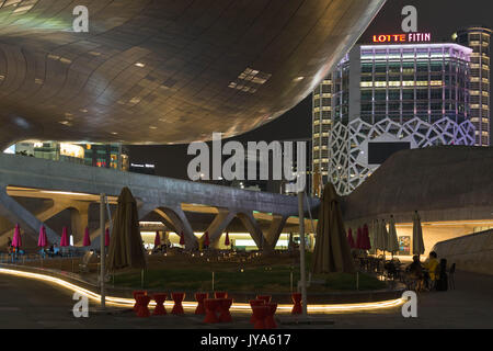 Dondaemun Design Plaza (DPP) ist ein design-orientierte multi purpose Hall, eröffnet im Jahr 2014. Stockfoto