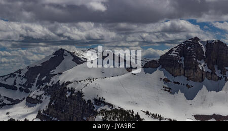 Die schneebedeckten Gipfel der Berge in der Schweiz Stockfoto