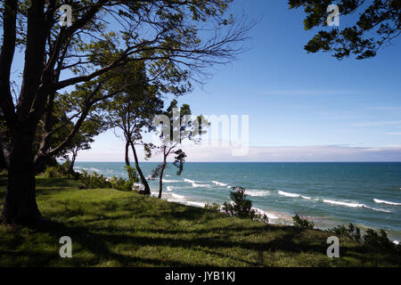 Blick auf den Lake Michigan aus einem Picknickplatz in der Nähe von Montague, Michigan, USA. Stockfoto