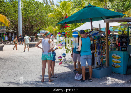 Shopping in Robbies Marina in Islamorada, Florida Keys Stockfoto