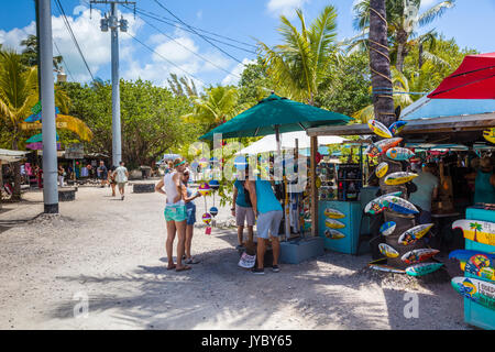 Shopping in Robbies Marina in Islamorada, Florida Keys Stockfoto