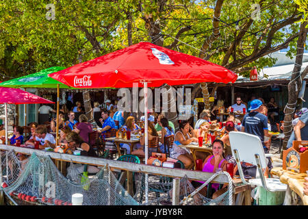 Hungrig Tarpon Restaurant und Bar an Robbies Marina in Islamorada, Florida Keys Stockfoto