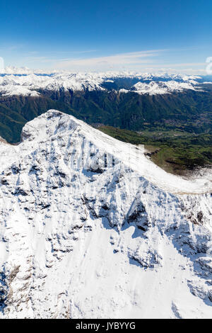 Luftaufnahme von den schneebedeckten Gipfeln der Berge und Grignone Valsassina Lecco Provinz Lombardei Italien Europa Stockfoto