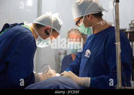 Liebe Chirurgie in kleinen Städten Ecuadors durchgeführt durch CinterAndes am 27. Mai 2014 Stockfoto