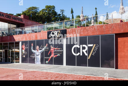 Das Cristiano Ronaldo Pestana CR Hotel und Museum befindet sich am Ufer von Funchal auf der portugiesischen Insel Madeira. Stockfoto