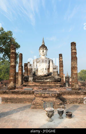 Sitzender Buddha Statue im Wat Mahathat, Sukhothai Historical Park, Sukhothai, Thailand Stockfoto