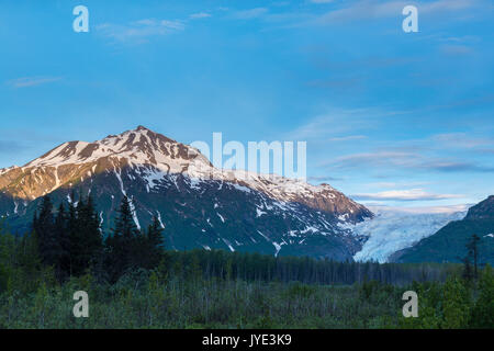 Sonnenaufgang an der Ausfahrt Galcier Road, Exit Glacier, Kenai Fjords Nationalpark, Kenai Halbinsel, Seward, Alaska, USA Stockfoto