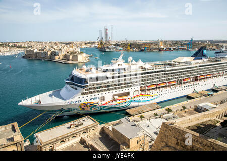Schiff in den Hafen von Valletta, Malta, Altstadt, Grand Harbour, norwegischer Geist, Stockfoto