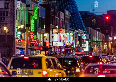 Country-Musik-Bars am Broadway, Nashville, Tennessee, USA. Stockfoto